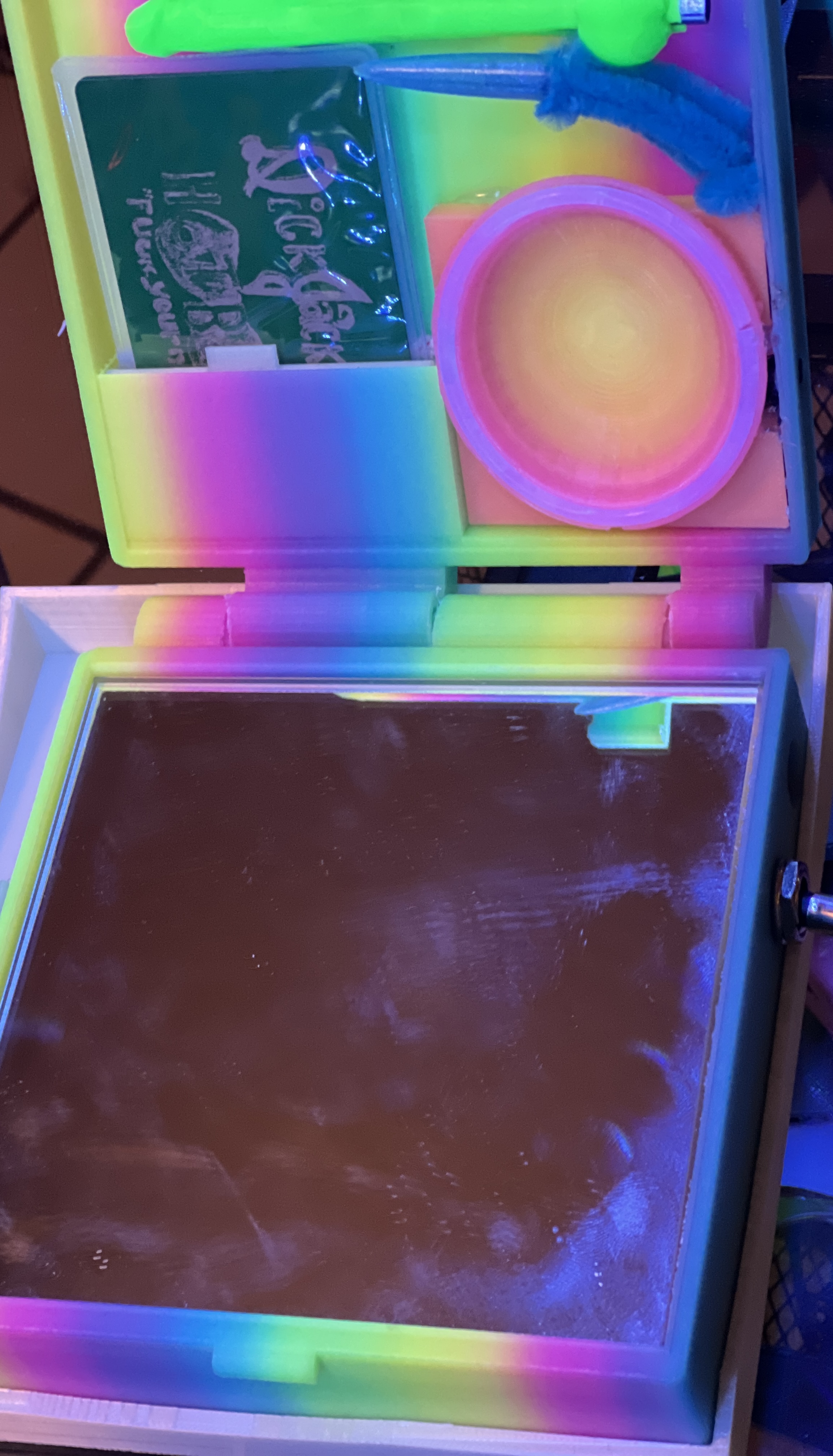 Hot Box - Rainbow Interior with Accessories